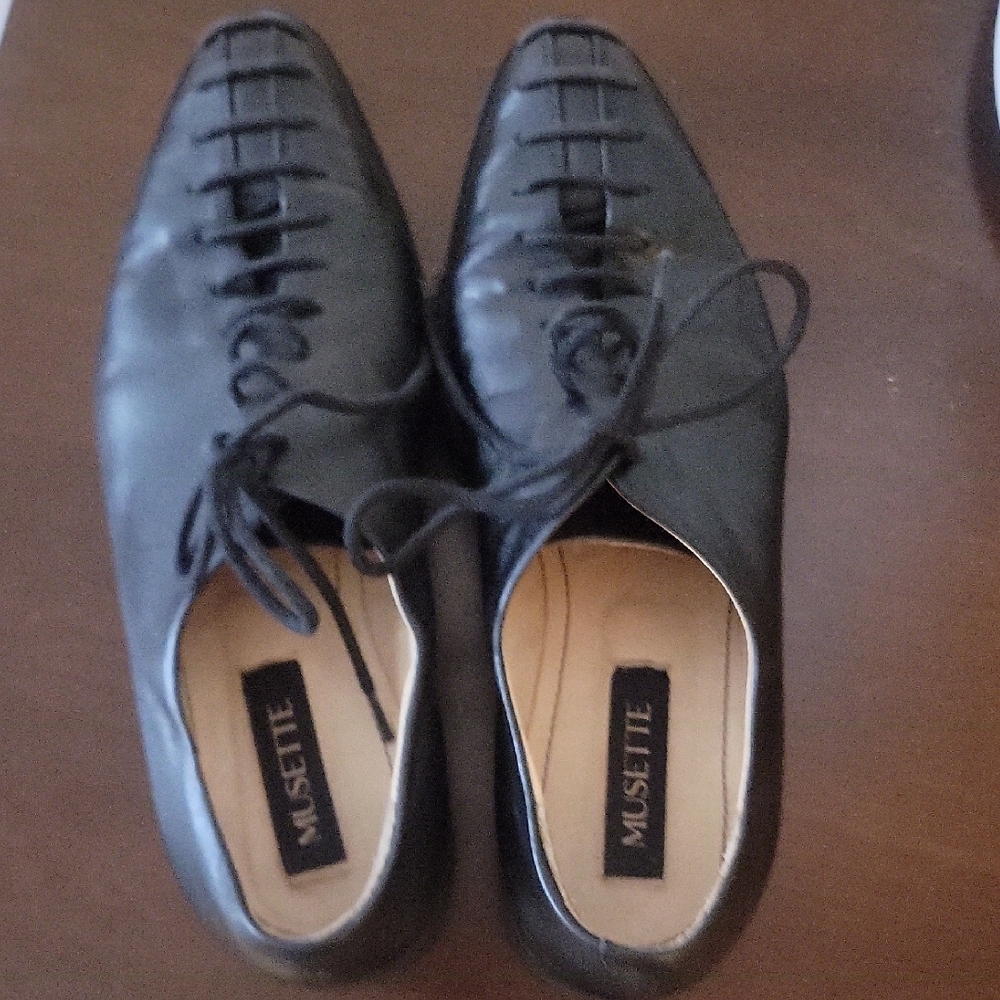 Muse Black Oxfords Classic Leather Design